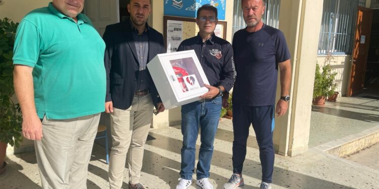 ΔΗΜΟΣ ΠΥΡΓΟΥ: Δωρεά απινιδωτή στο 2ο Γυμνάσιο και Λύκειο Πύργου