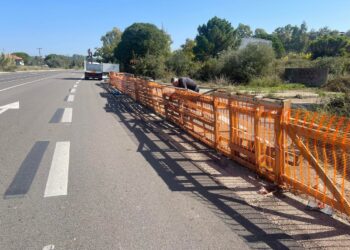 ΔΗΜΟΣ ΠΥΡΓΟΥ: Αποκλεισμός της εισόδου του πρώην εργοστασίου “Κεράμικα” για αποφυγή ρίψης απορριμμάτων και μπαζών