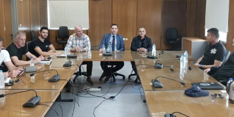 Συνάντηση εργασίας της οργανωτικής επιτροπής μετά την πρόσκληση του προέδρου  αυτής και Αντιπεριφερειάρχη Αθλητισμού , Εθελοντισμού και Αθλητισμού κ. Νικολακόπουλο Δημήτρη, σχετικά με το «1ο RUN KATAKOLO – PYRGOS