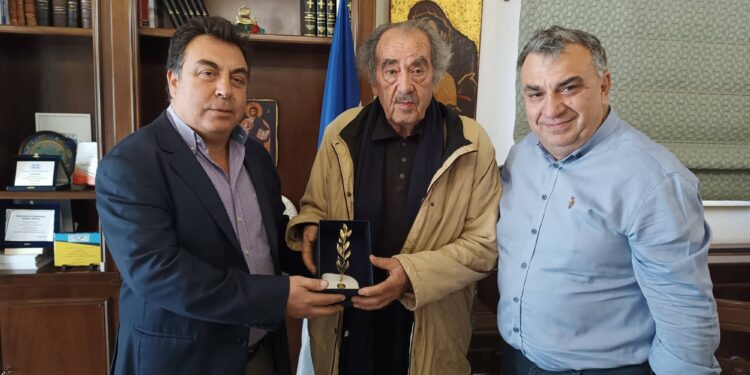 ΔΗΜΟΣ ΠΥΡΓΟΥ: Τον δικηγόρο Νίκο Παναγόπουλο τίμησε ο Δήμαρχος Πύργου Παναγιώτης Αντωνακόπουλος