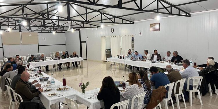 ΝΙΚΟΣ ΚΟΡΟΒΕΣΗΣ: “Μια βραδιά στο Καπελέτο…”