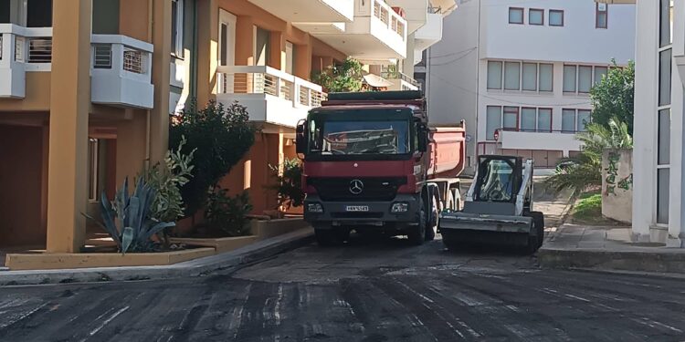 ΔΗΜΟΣ ΠΥΡΓΟΥ: Συνεχίζονται οι ασφαλτοστρώσεις στον Πύργο (φωτος)