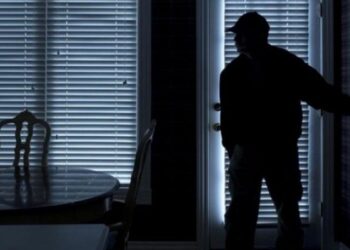 ΚΡΕΣΤΕΝΑ: Αφαίρεσε από οικία γυναίκας 2.500 ευρώ