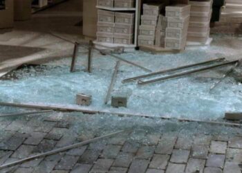 ΠΥΡΓΟΣ: Έσπασαν υαλοπίνακα και αφαίρεσαν χρηματικό ποσό!