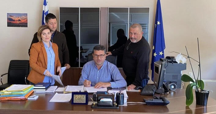 ΔΗΜΟΣ ΑΝΔΡΑΒΙΔΑΣ – ΚΥΛΛΗΝΗΣ: Δήμος Ανδραβίδας-Κυλλήνης Υπεγράφη η σύμβαση για πέντε νέες παιδικές χαρές και ένα υπαίθριο γυμναστήριο