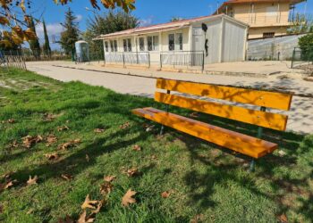 ΔΗΜΟΣ ΑΝΔΡΑΒΙΔΑΣ – ΚΥΛΛΗΝΗΣ: Τοποθετήθηκαν νέα ξύλινα παγκάκια στην Αρετή
