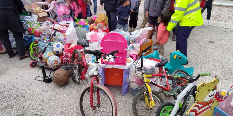 “ΣΥΜΠΟΛΙΤΕΙΑ ΟΛΥΜΠΙΑΣ”: Μια αγκαλιά αγάπης και ένα παιχνίδι για τα “παιδιά του πολέμου” (φωτος και βίντεο)