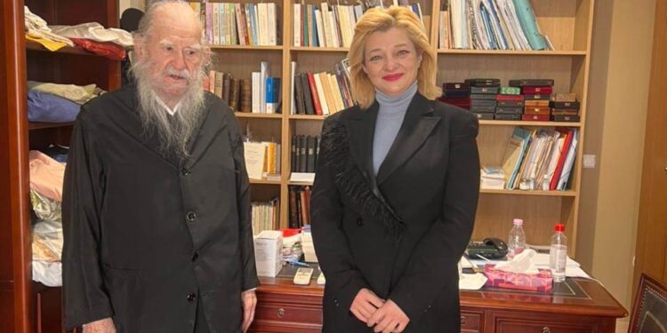 ΔΙΟΝΥΣΙΑ ΑΥΓΕΡΙΝΟΠΟΥΛΟΥ: Επισκέψεις αγάπης στο Άσυλο Αναπήρων – Γηροκομείο «Παναγία η Καθολική» και στο Γηροκομείο Πύργου