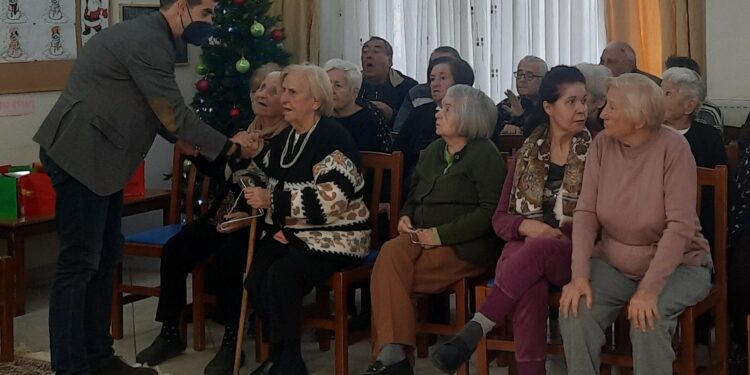 ΒΑΣΙΛΗΣ ΓΙΑΝΝΟΠΟΥΛΟΣ: Επισκέψεις Επισκέψεις στο Γηροκομείο «Παναγία η Καθολική» Γαστούνης και στον Πρότυπο Βρεφονηπιακό Σταθμό «Ο Άγιος Νικόλαος» Κέντρου Πηνείας