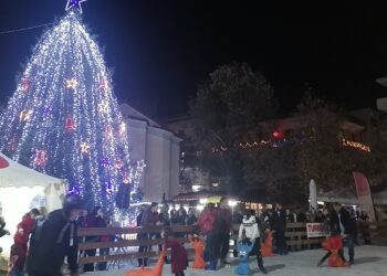 ΔΗΜΟΣ ΗΛΙΔΑΣ: Μαγνητίζει τα βλέμματα το παγοδρόμιο στην Αμαλιάδα!