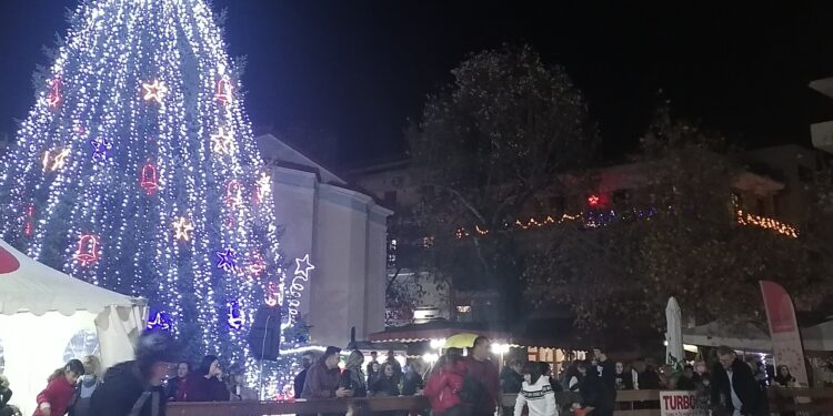 ΔΗΜΟΣ ΗΛΙΔΑΣ: Μαγνητίζει τα βλέμματα το παγοδρόμιο στην Αμαλιάδα!