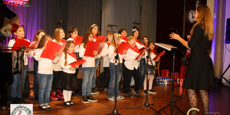 ΕΛΛΗΝΙΚΟ ΩΔΕΙΟ ΠΥΡΓΟΥ: Μάγεψε το κοινό η Χριστουγεννιάτικη συναυλία (φωτος)