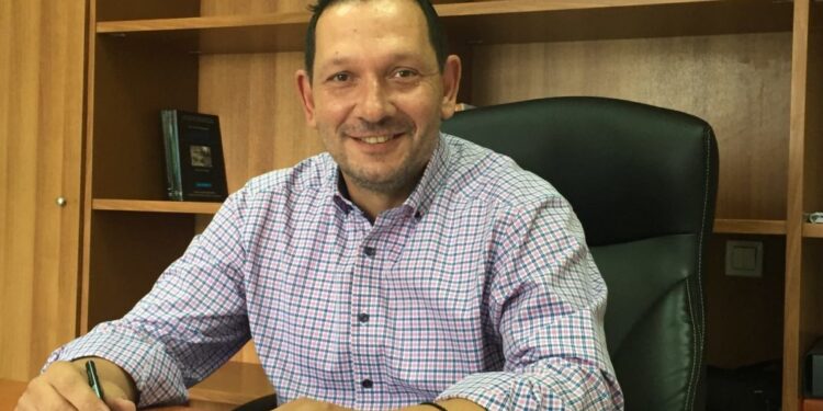 “Οι εταιρίες οφείλουν να απομακρύνουν τις παράνομες κεραίες κινητής τηλεφωνίας”