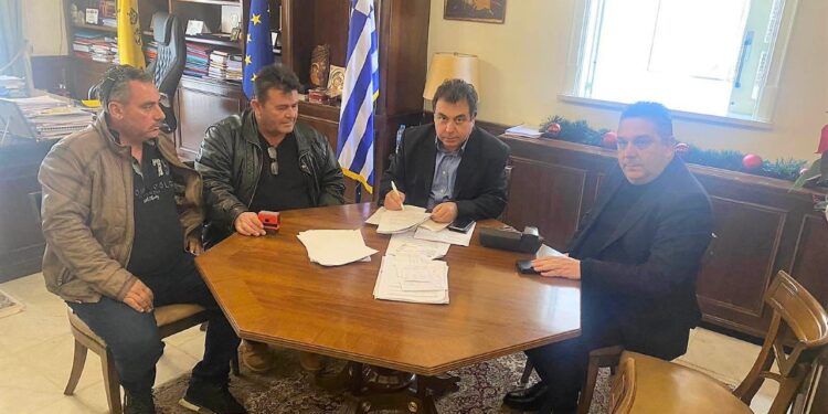 ΔΗΜΟΣ ΠΥΡΓΟΥ: Ο Δήμαρχος Πύργου υπέγραψε σύμβαση για έργα σε Μυρτιά, Λαμπέτι και Αμπελώνα