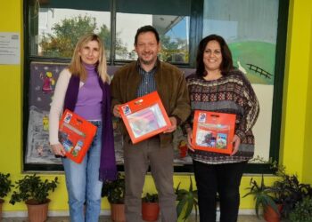 ΔΗΜΟΣ ΠΥΡΓΟΥ: Δώρα στα παιδιά των Νηπιαγωγείων (φωτος)