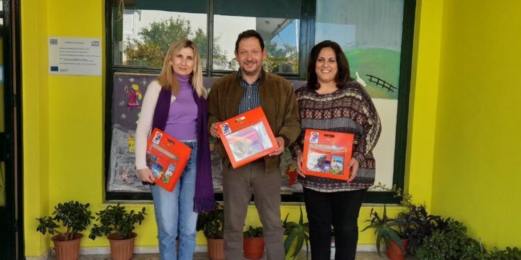 ΔΗΜΟΣ ΠΥΡΓΟΥ: Δώρα στα παιδιά των Νηπιαγωγείων (φωτος)