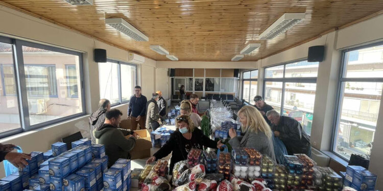 Χριστουγεννιάτικα στολίδια σε όλες τις Κοινότητες!
