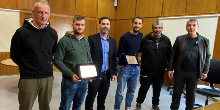 ΔΗΜΗΤΡΗΣ ΝΙΚΟΛΑΚΟΠΟΥΛΟΣ: Βράβευση προς τιμήν του νικητή του Μαραθωνίου δρόμου Αθηνών 2022 Χαράλαμπου Πιτσώλη