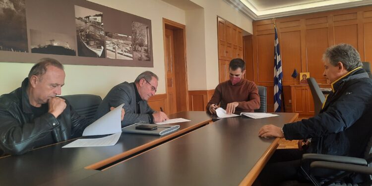 Υπεγράφη το Μνημόνιο Συνεργασίας μεταξύ Π.Ε. Ηλείας και Αερολέσχης, για τη λειτουργία του Αεροδρομίου Επιταλίου