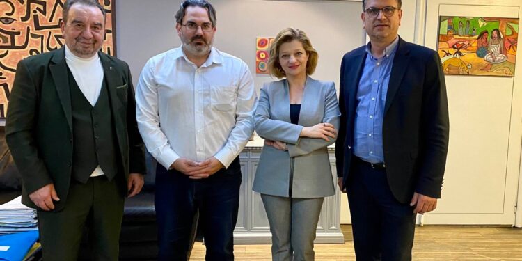 ΑΥΓΕΡΙΝΟΠΟΥΛΟΥ – ΛΕΝΤΖΑΣ: Συνάντηση στο ΥΠΕΝ για το παραλιακό μέτωπο της Ηλείας