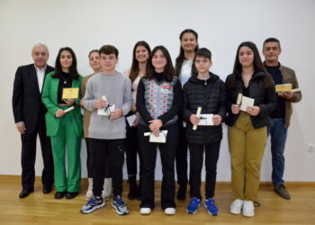 Τιμήθηκαν οι πρώτοι μαθητές των Σχολείων Καράτουλα και Γουμέρου