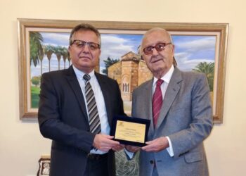 Ο διακεκριμένος καθηγητής Χρήστος Τσάμης στον Δήμαρχο Πηνειού