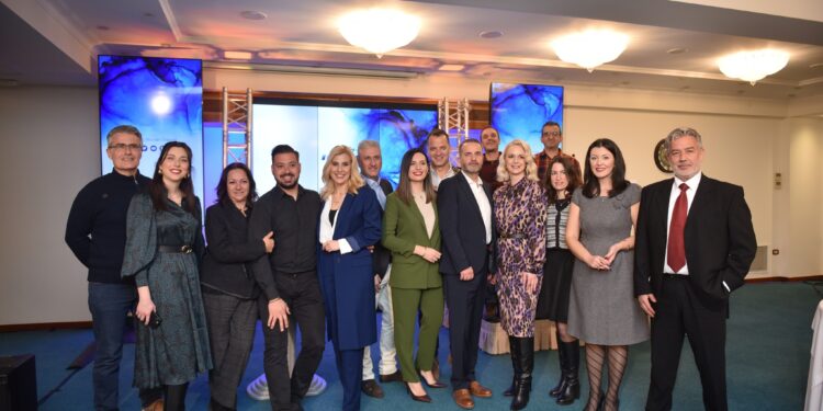 IONIAN TV: Έκοψε την πίτα του το ανερχόμενο Περιφερειακό Τηλεοπτικό Κανάλι! (φωτος)