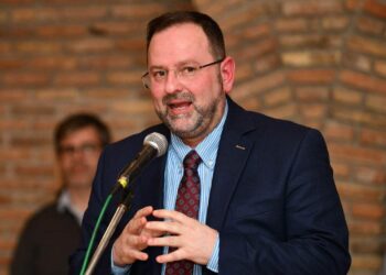 ΝΙΚΟΣ ΚΟΡΟΒΕΣΗΣ: “Εξοπλίζουμε με μουσικά όργανα Φιλαρμονικές & εκπαιδευτικές μονάδες της Ηλείας”