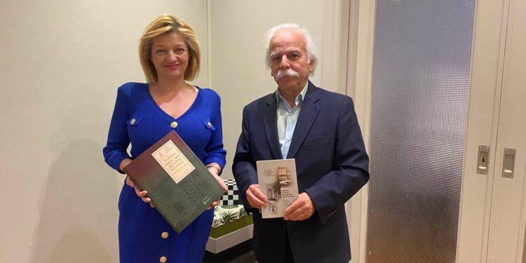 ΔΙΟΝΥΣΙΑ ΑΥΓΕΡΙΝΟΠΟΥΛΟΥ: Επικοινωνία με το Υπουργείο Παιδείας για κτιριακές βελτιώσεις και πυροπροστασία της Βιβλιοθήκης Ανδρίτσαινας