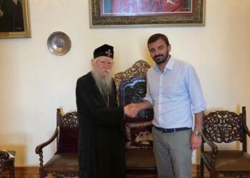ΑΝΔΡΕΑΣ ΝΙΚΟΛΑΚΟΠΟΥΛΟΣ: “Με άφατη θλίψη αποχαιρετούμε τον άξιο Ποιμένα μας”