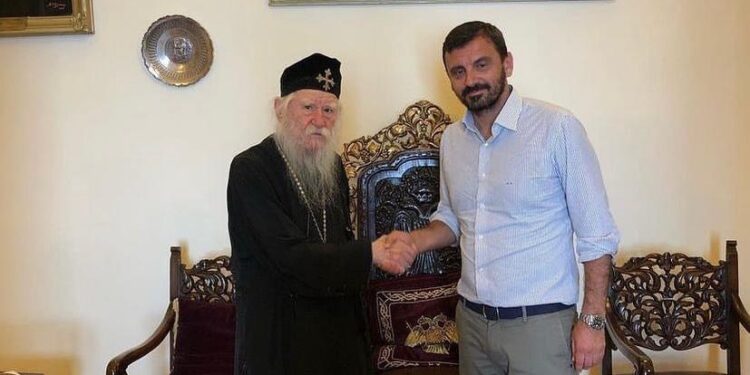 ΑΝΔΡΕΑΣ ΝΙΚΟΛΑΚΟΠΟΥΛΟΣ: “Με άφατη θλίψη αποχαιρετούμε τον άξιο Ποιμένα μας”