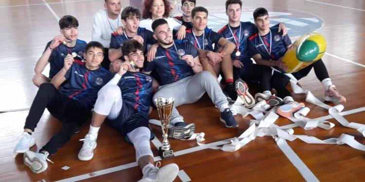 Βραβεύτηκε για την «πρωτιά» στους αγώνες βόλεϊ στην Ηλεία (φωτος)