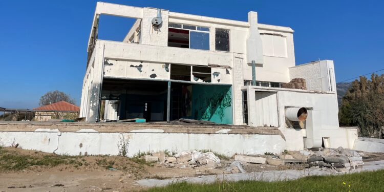 ΔΗΜΟΣ ΖΑΧΑΡΩΣ: Παρά θιν αλός: Άνοιξε ο δρόμος για να λειτουργήσει ξανά στην παραλία της Ζαχάρως