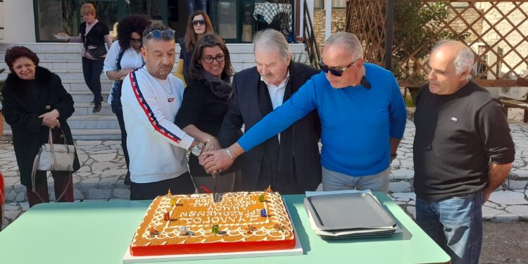 ΔΗΜΟΣ ΑΝΔΡΙΤΣΑΙΝΑΣ -ΚΡΕΣΤΕΝΩΝ: Με παραδοσιακό τρόπο το τσίκνισαν οι εργαζόμενοι