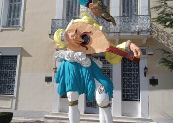 ΔΗΜΟΣ ΠΥΡΓΟΥ: Εντυπωσιακοί μπάστακες και μάσκες στολίζουν τον Πύργο