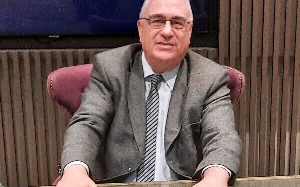 ΑΛΕΞΑΝΔΡΟΣ ΚΑΚΑΒΑΣ: “Η Ε.Σ.Ε. επιδιώκει να καταστεί ένας πόλος έλξης όλων εκείνων των ανθρώπων που νιώθουν την ανάγκη να εκφράσουν τα αισθήματά τους καταθέτοντας το προσωπικό, μοναδικό, δημιουργικό αποτύπωμά τους”