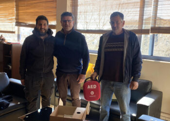 Προμήθεια και παράδοση απινιδωτών στις ποδοσφαιρικές ομάδες