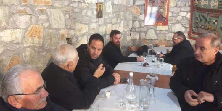 Φιλόξενοι και φιλικοί οι κάτοικοι στην Κρυόβρυση με τον Λευτέρη  Βαρουξή