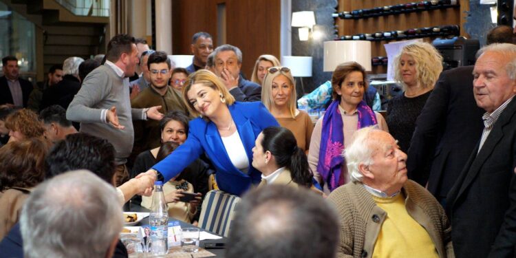 ΔΙΟΝΥΣΙΑ ΑΥΓΕΡΙΝΟΠΟΥΛΟΥ: “Ηλεία-Αχαΐα: Κοινοί δρόμοι ανάπτυξης”