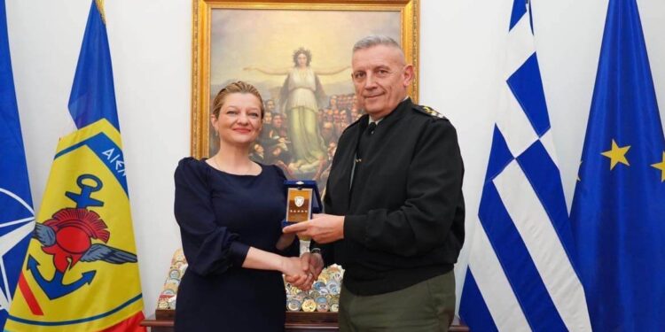 ΔΙΟΝΥΣΙΑ ΑΥΓΕΡΙΝΟΠΟΥΛΟΥ: Συνάντηση με τον Αρχηγό ΓΕΕΘΑ, Στρατηγό Κωνσταντίνο Φλώρο