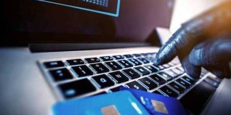 ΠΥΡΓΟΣ: Αφαίρεσε από τον λογαριασμό του 10.470 ευρώ