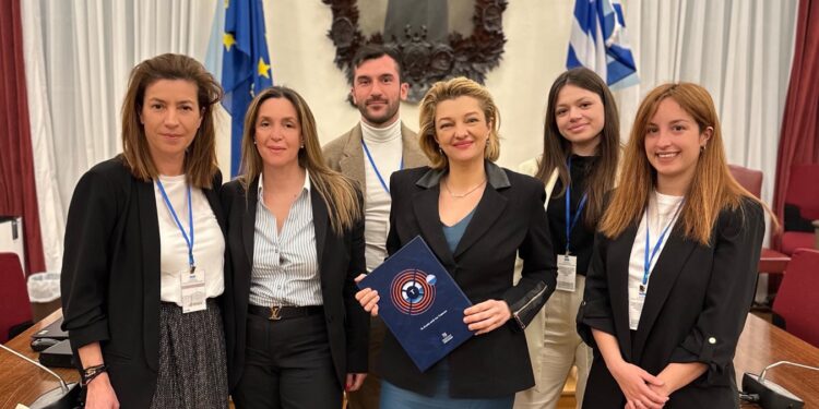 ΔΙΟΝΥΣΙΑ ΑΥΓΕΡΙΝΟΠΟΥΛΟΥ: Ανάδειξη καλών πρακτικών για την απορρύπανση του θαλασσίου περιβάλλοντος
