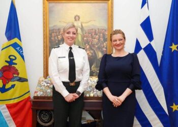 ΔΙΟΝΥΣΙΑ ΑΥΓΕΡΙΝΟΠΟΥΛΟΥ: Συνάντηση με γυναίκες των Ενόπλων Δυνάμεων