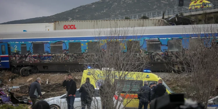 Τέμπη: 44 οι νεκροί, εκτιμήσεις ότι θα ξεπεράσουν τους 50