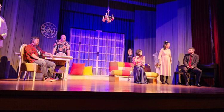 Σείστηκε από τα γέλια ο “Απόλλωνας” με την παράσταση “Απόψε τρώμε στης Ιοκάστης”