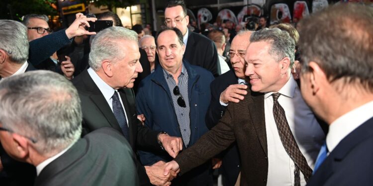 Κεντρικός ομιλητής ο Δημήτρης Αβραμόπουλος στα εγκαίνια του εκλογικού κέντρου της ΝΔ στην Πάτρα