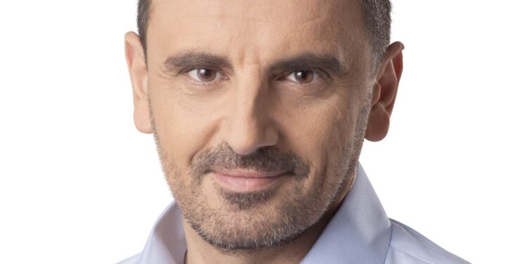 ΑΝΔΡΕΑΣ ΝΙΚΟΛΑΚΟΠΟΥΛΟΣ: “Το Άγιο Φως να φωτίζει τη ζωή μας”