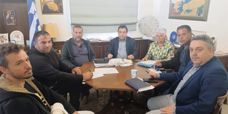 ΔΗΜΑΡΧΟΣ ΠΥΡΓΟΥ: Υπέγραψε συμβάσεις για καθαρισμούς δρόμων και ζωνών εν όψει αντιπυρικής περιόδου
