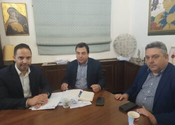 ΔΗΜΑΡΧΟΣ ΠΥΡΓΟΥ: Υπέγραψε συμβάσεις για καθαρισμούς δρόμων και ζωνών εν όψει αντιπυρικής περιόδου