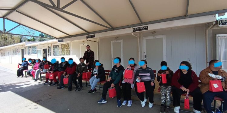 ΚΔΑΠ μεΑ ΗΛΙΑΝΘΟΣ: Διανομή Πασχαλινών Δώρων στα Ειδικά Σχολεία Ν. Ηλείας (φωτος)